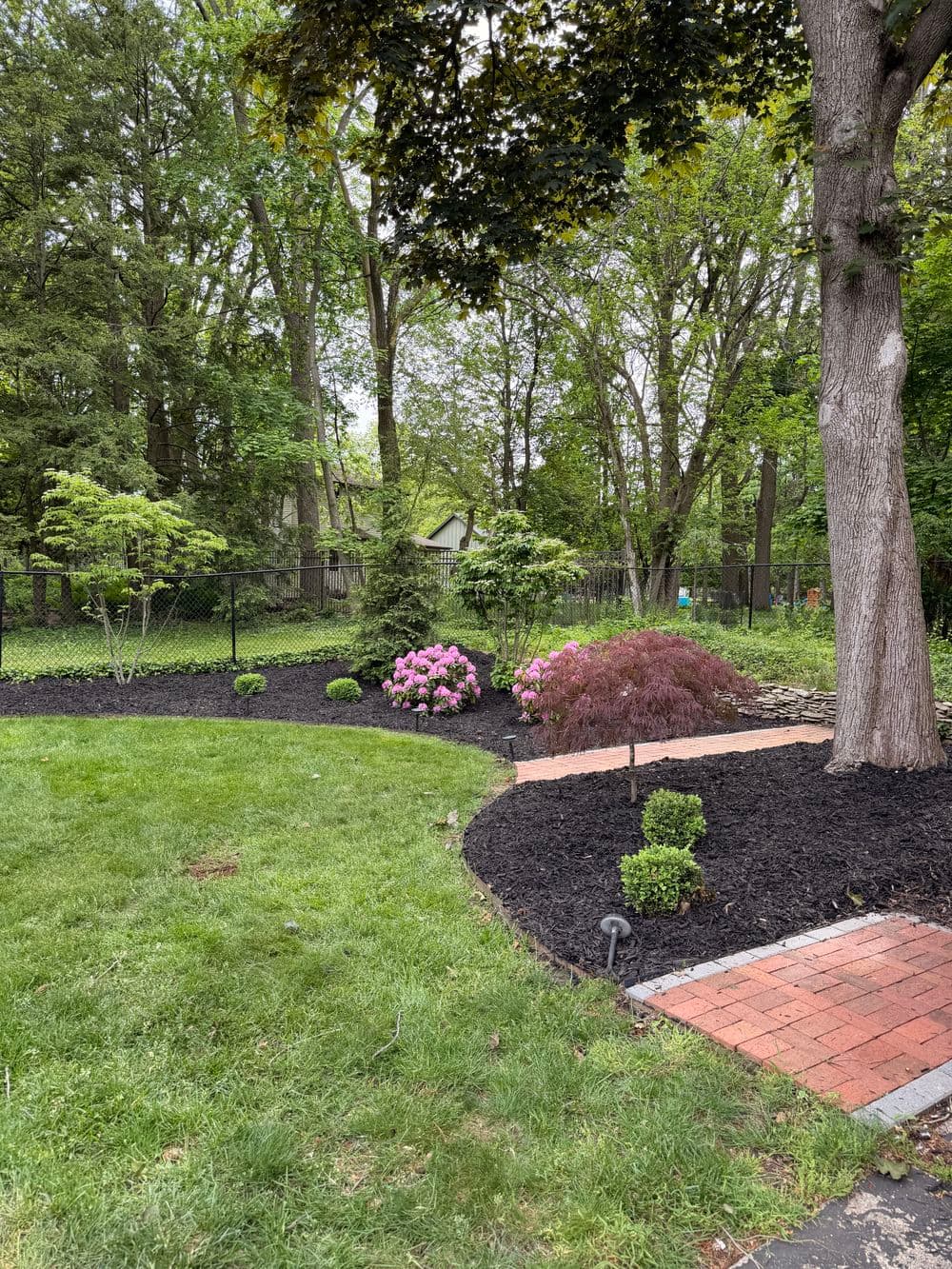 Gallery photos for Paver Edging, Fresh Mulch and New Plantings in Kalamazoo: Image #4